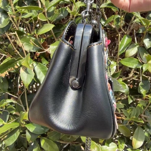 Coach Tea Rose Appliqué Kisslock Crossbody HTF - Picture 12 of 12